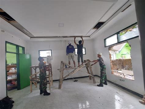 Peduli Sarana Ibadah Babinsa Bersama Warga Gotong Royong Perbaikan