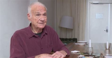 Aos Anos Padre Que Largou A Batina Se Tornou Astro Porn Gay