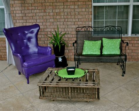 Oil based outdoor paint to cover cloth chair = pleather type water ...