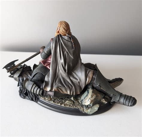 Gimli The Dwarf At Helms Deep On Uruk Hai Miniature Statue The Lord