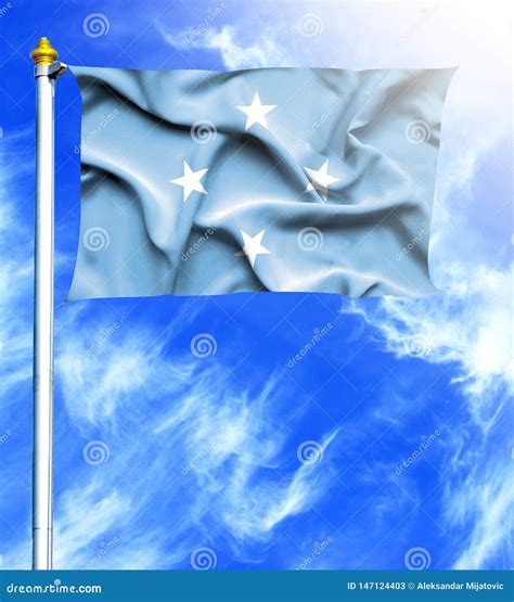 Cielo Azul Y Palo Con La Bandera Que Agita Colgada De Micronesia Stock