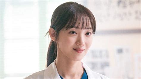 Usai Jadi Dokter Di Serial Dr Romantic 3 Lee Sung Kyung Sumbang Rp 1 1