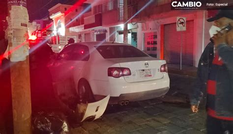 Por no respetar automovilista choca vs ambulancia de Protección Civil