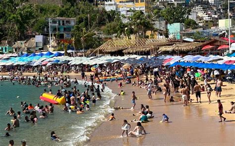 Turistas Abarrotan Las Playas De Acapulco El Sol De Acapulco