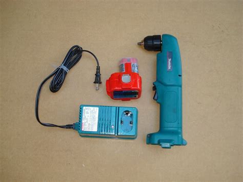 Makita Right Angle Drill Da392d Battery And Charger Dc9700a Battery 9120 9 6v Ebay