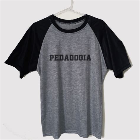 Camiseta Pedagogia Raglan Uniforme Seu Curso Universitária Faculdade