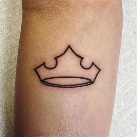 Auroras Outlined Crown In 2020 Princess Tattoo Disney Princess