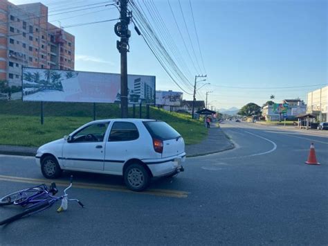 Idoso Fica Ferido Ap S Colis O Entre Carro E Bicicleta Em Pomerode