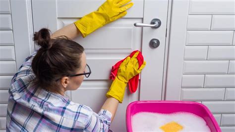 C Mo Limpiar Puertas Lacadas En Blanco Manchas En Tu Puerta