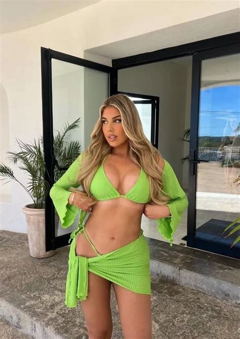Love Island S Anna Vakili So Happy With New Boob Job After Thinking