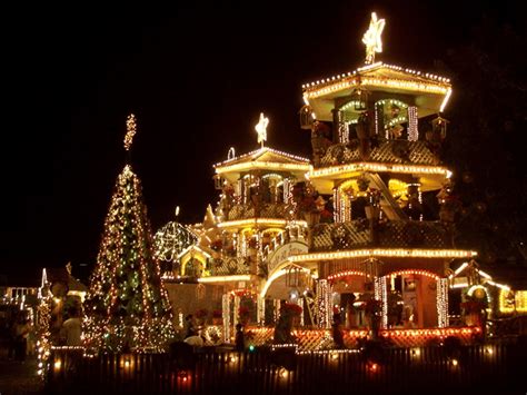 Pinoy Christmas Traditions — Here Are Some Unique Practices In The