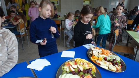 Jemy Zdrowo I Kolorowo Owocowy Wtorek Szkola Podstawowa Nr 12