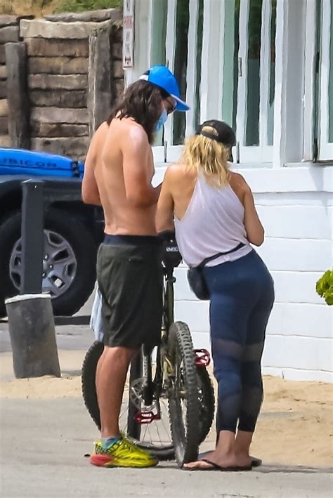 Kate Hudson In Great Shape On A Bike Ride In Malibu 34 Photos The Fappening