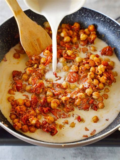 Creamy Harissa Chickpeas Elavegan