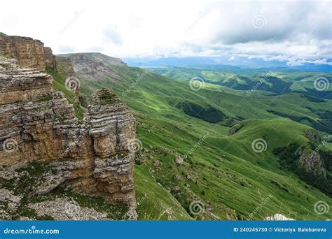 Vistas A Las Montañas Y A La Meseta De Bermamyt En La República De