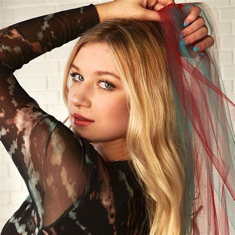 Charli Elise En Bikini Azul Junto A La Piscina ColorMusic