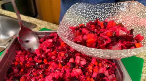 Винегрет готовится почти всегда традиционно: овощи отвариваются ...