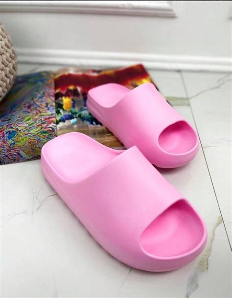 Тапки женские Adidas Yeezy Slide Bone White,розовые Размер 41 - Aveopt ...