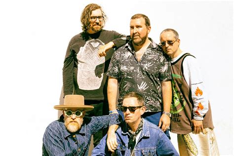 Hot Chip suma a Yunè Pinku a su reflexivo sencillo Fire of Mercy