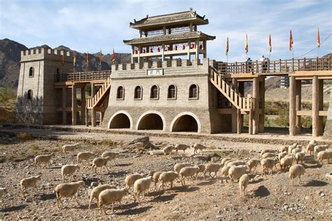 Golden Eagle Silk Road Onderdeel Van De Chinese Muur In Ji Flickr