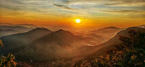 爬山，爬山，從中學時就常跟朋友們提起要去爬bukit Kutu ，因為在網絡上看到那裡的風景實在動人。現今終於實現了這個夢想，可是距離那時提起應該有4年的差距了 哈哈。 By