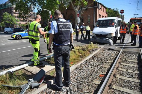 Mannheim Unfall Mit Stra Enbahn F Hrt Zu Verkehrsbehinderungen