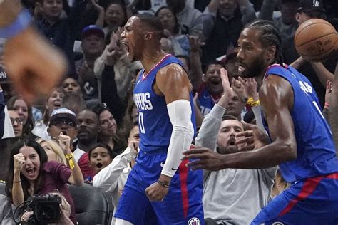 Bro Pulled A Bron Lakers Fans Lose It As Kawhi Leonard Falls On His