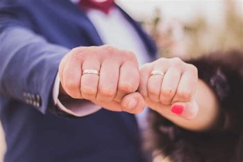 Engagement Ring Vs Wedding Ring Whats The Difference Wedding