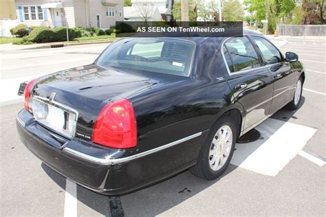 2009 Lincoln Town Car Signature Limited Sedan