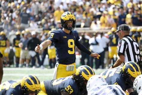 Michigan Wolverines Play Eight Quarterbacks In Win Over Uconn Sports