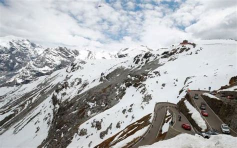 Ghiacciaio Dello Stelvio Chiusi Gli Impianti Di Risalita Per Il Caldo