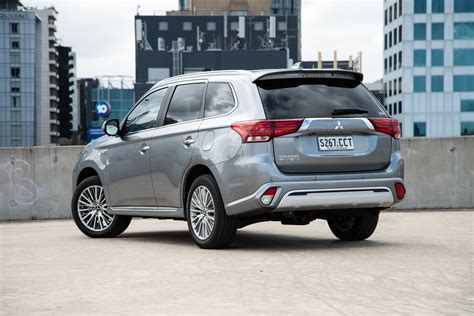 Mitsubishi Outlander Price And Specs Carexpert