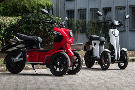 Itank Km H Three Wheel Electric Scooter Wings Bike