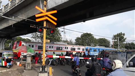 Perlintasan Kereta Api No 5 Stasiun Angke KRL Commuterline Bogor