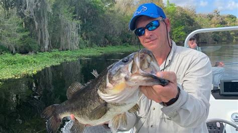 How To Catch Largemouth Bass Top Bass Angler Tip Guide