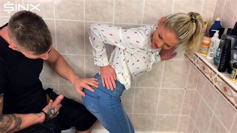 Claudia Mac Anal And Pissed On Whilst In The Bath