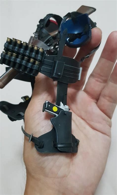 Hot Toys Watchmen The Comedian Harness Damaged Leather Holder Plus Weapons Hobbies Toys Toys