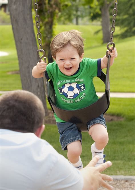 Self-taught fathers: Absent a role model, these dads just try not to