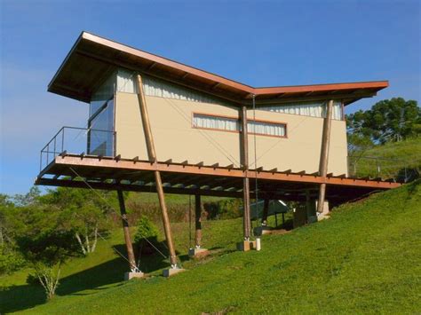 Pequena Elevação De Terreno Com Formas Variadas - Terreno Inclinado: 3 Formas de Construir [para aclive ou declive]