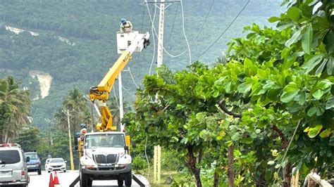 Ventarrón causa daños al tendido eléctrico en sectores de Barahona