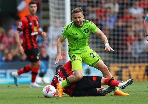 Man Utd S Shaw Out For Number Of Weeks With Muscle Injury Reuters