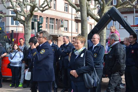 Wiesbadenaktuell Anschwimmen Der Taucher Im Rhein Bei Wiesbaden Am