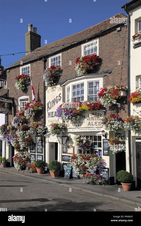 Pub With Hanging Baskets Hi Res Stock Photography And Images Alamy