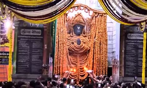 ஆஞ்சநேயர் ஜெயந்தி நாமக்கல் ஆஞ்சநேயருக்கு 1 லட்சத்து 8 வடைமாலை சாத்தி