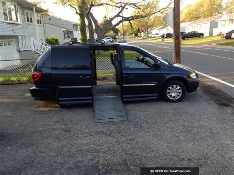 Van Wheelchair Handicap Braun Power Ramp Chrysler Town Countrylx 2007