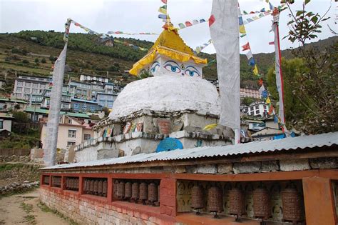 Buddhist Stupa In Everest Trek Excellent Himalaya Trek Expedition