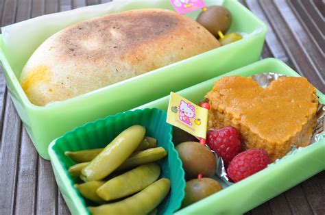KRAJEE BENTO MOM: Roasted Chicken with Olive Calzone
