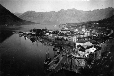 Панорама черногорского города Котор во время Второй Мировой войны ...
