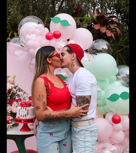 Foto Pais De Pietra Biel E Tays Reis Est O Juntos Desde A Fazenda