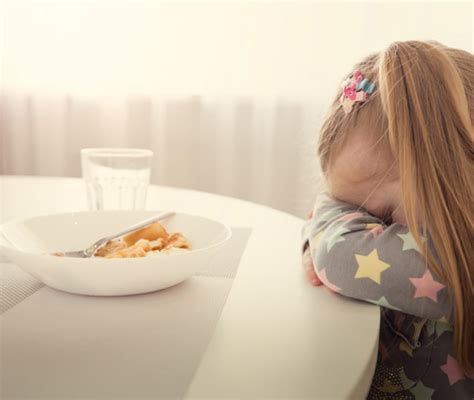 Il Bambino Fa I Capricci A Tavola Come Comportarsi La Diretta